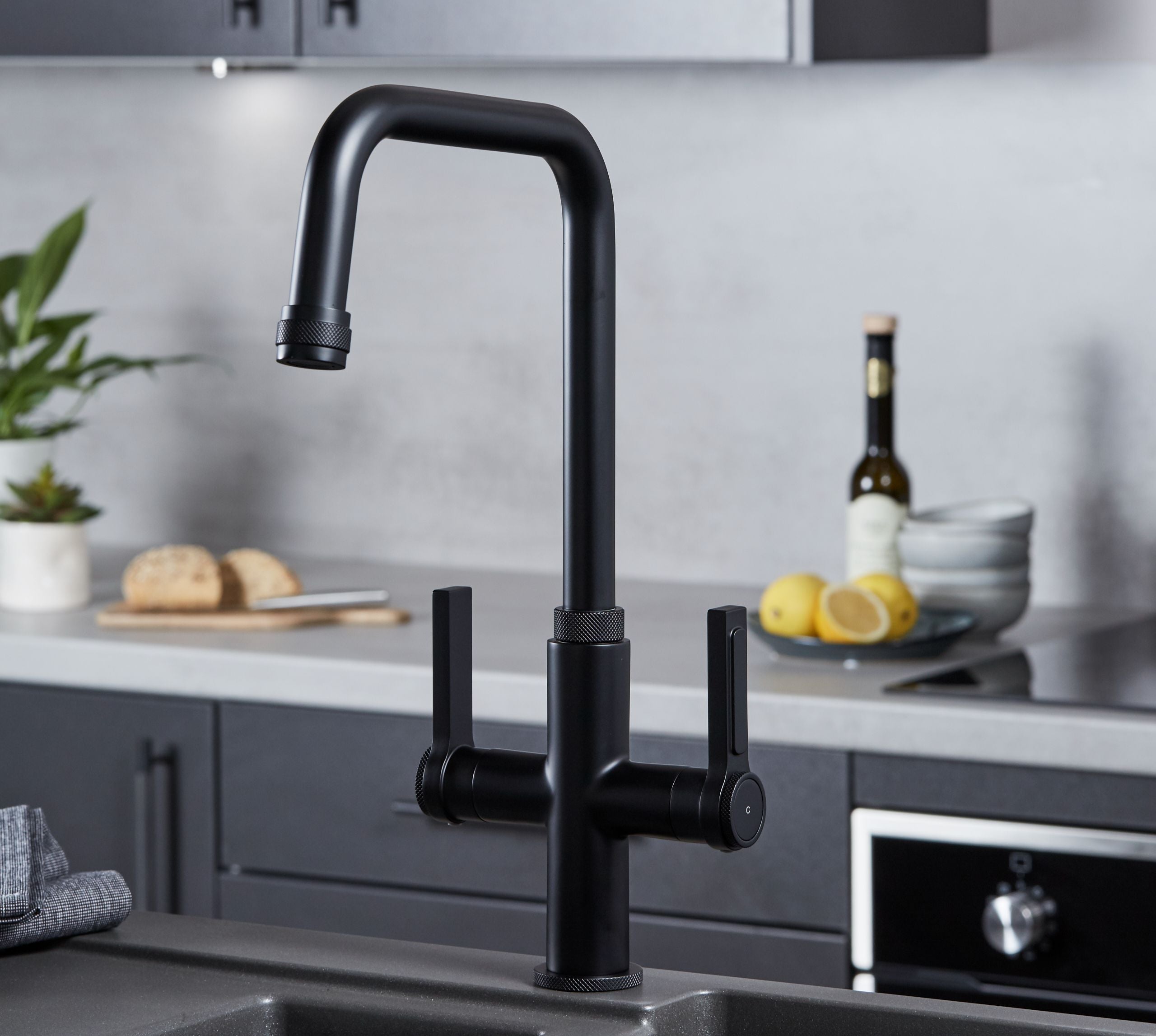 Artesano Monobloc Tap Black