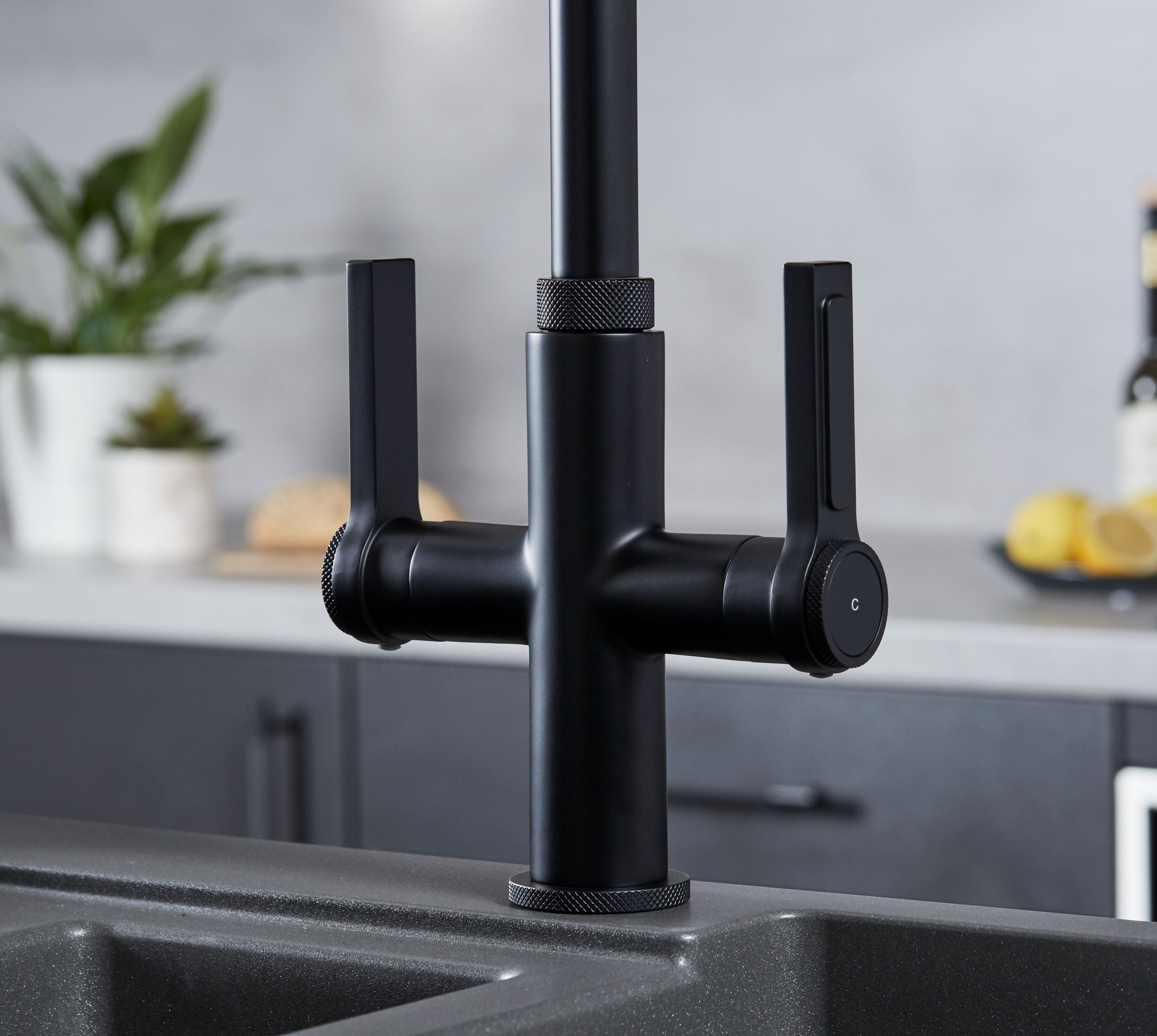 Artesano Monobloc Tap Black