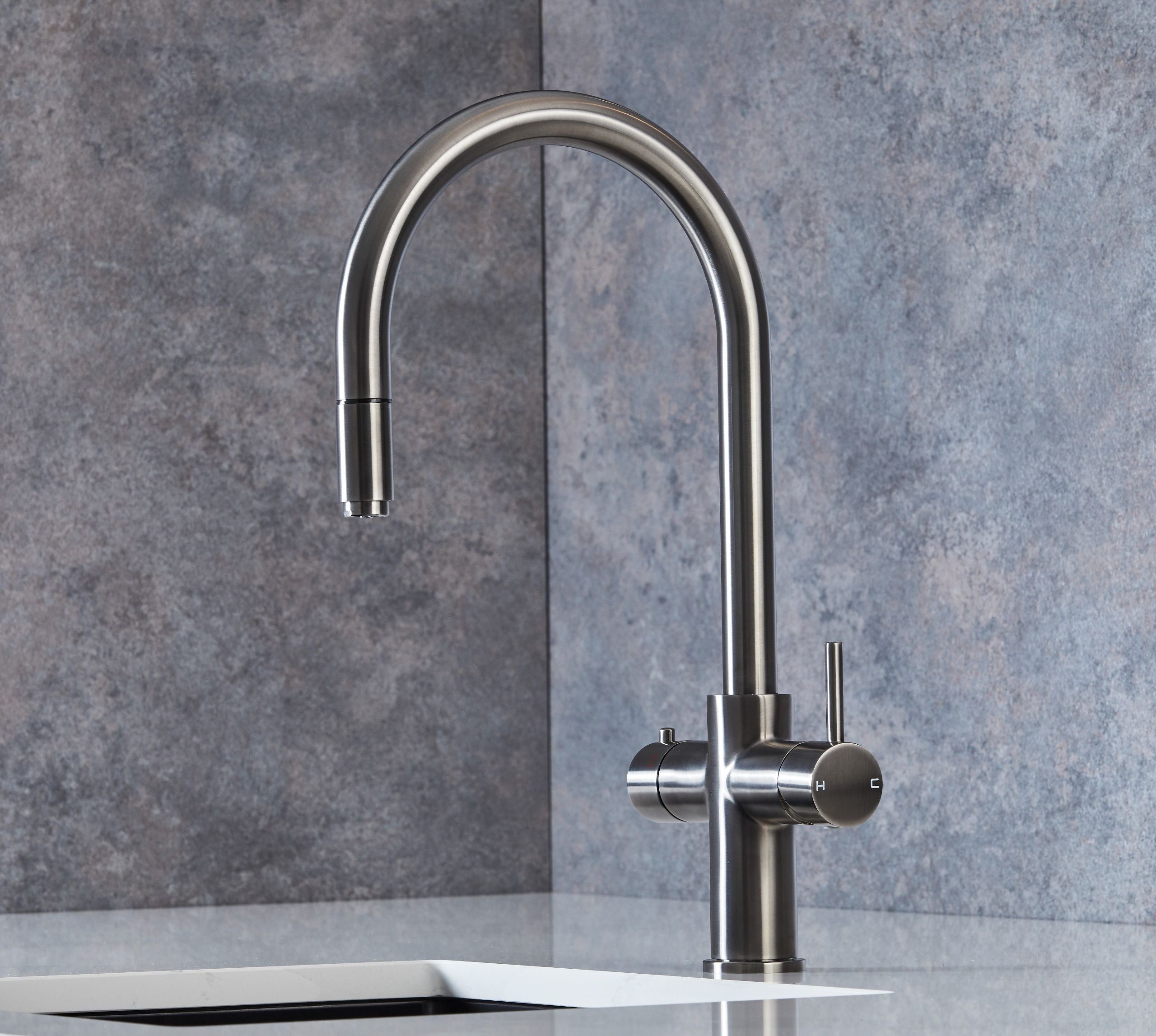 Astra 3-in-1 Pull-Out: Swan Neck - Gun Metal