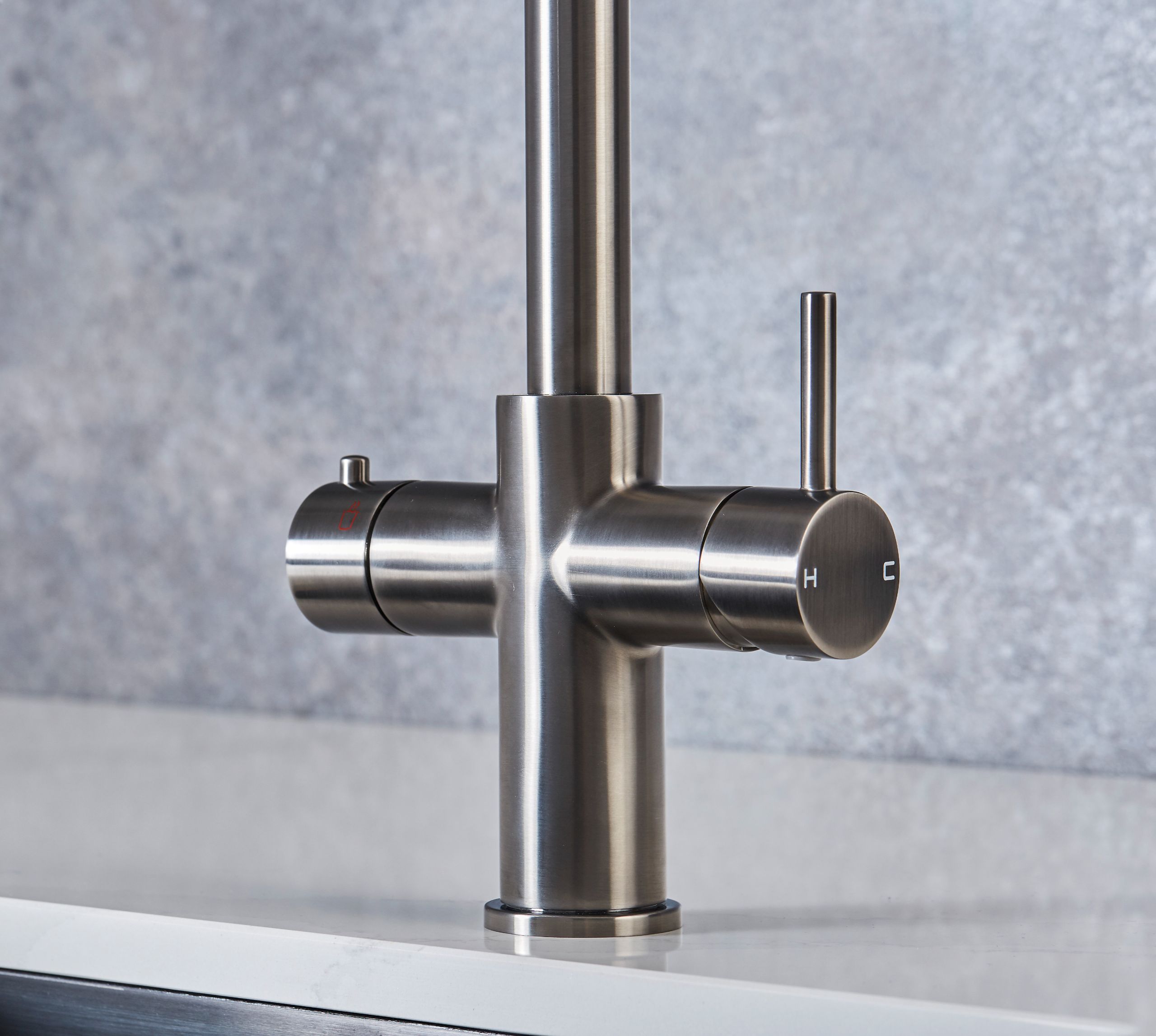 Astra 3-in-1 Pull-Out: Swan Neck - Gun Metal