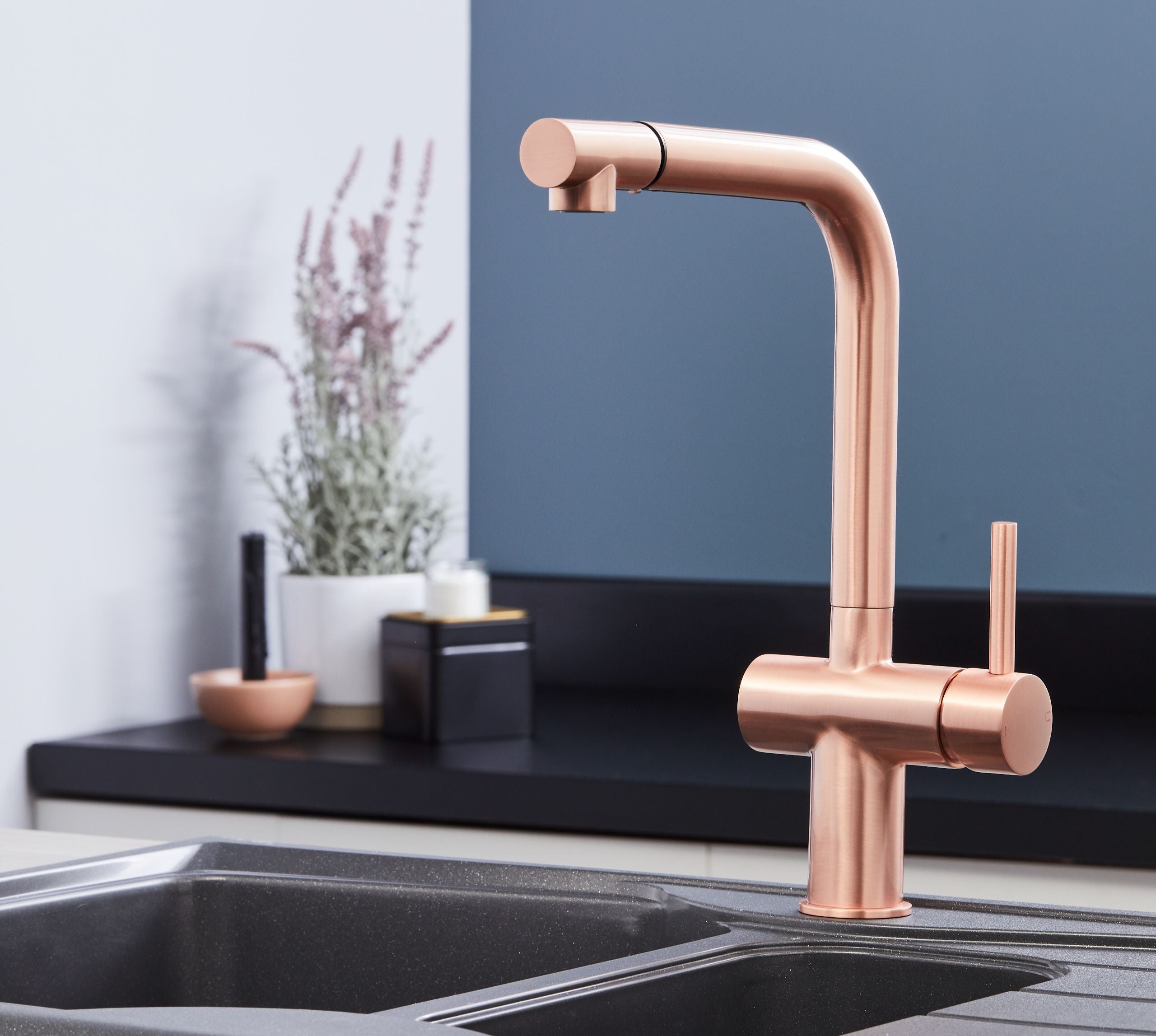 Ingleton L Shaped Single Lever Handle Pull Out - Copper