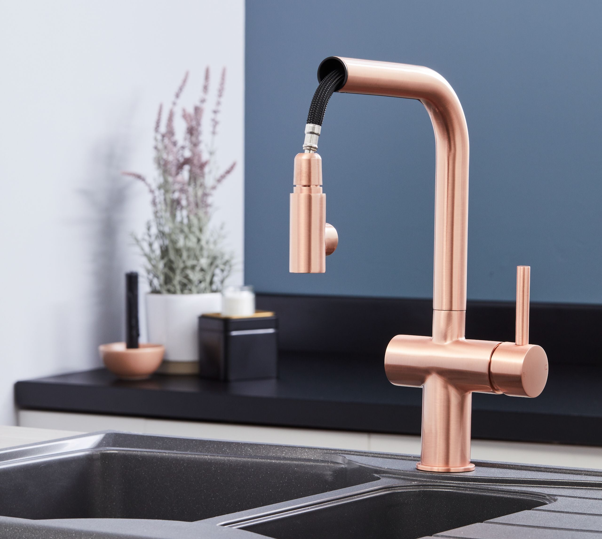 Ingleton L Shaped Single Lever Handle Pull Out - Copper