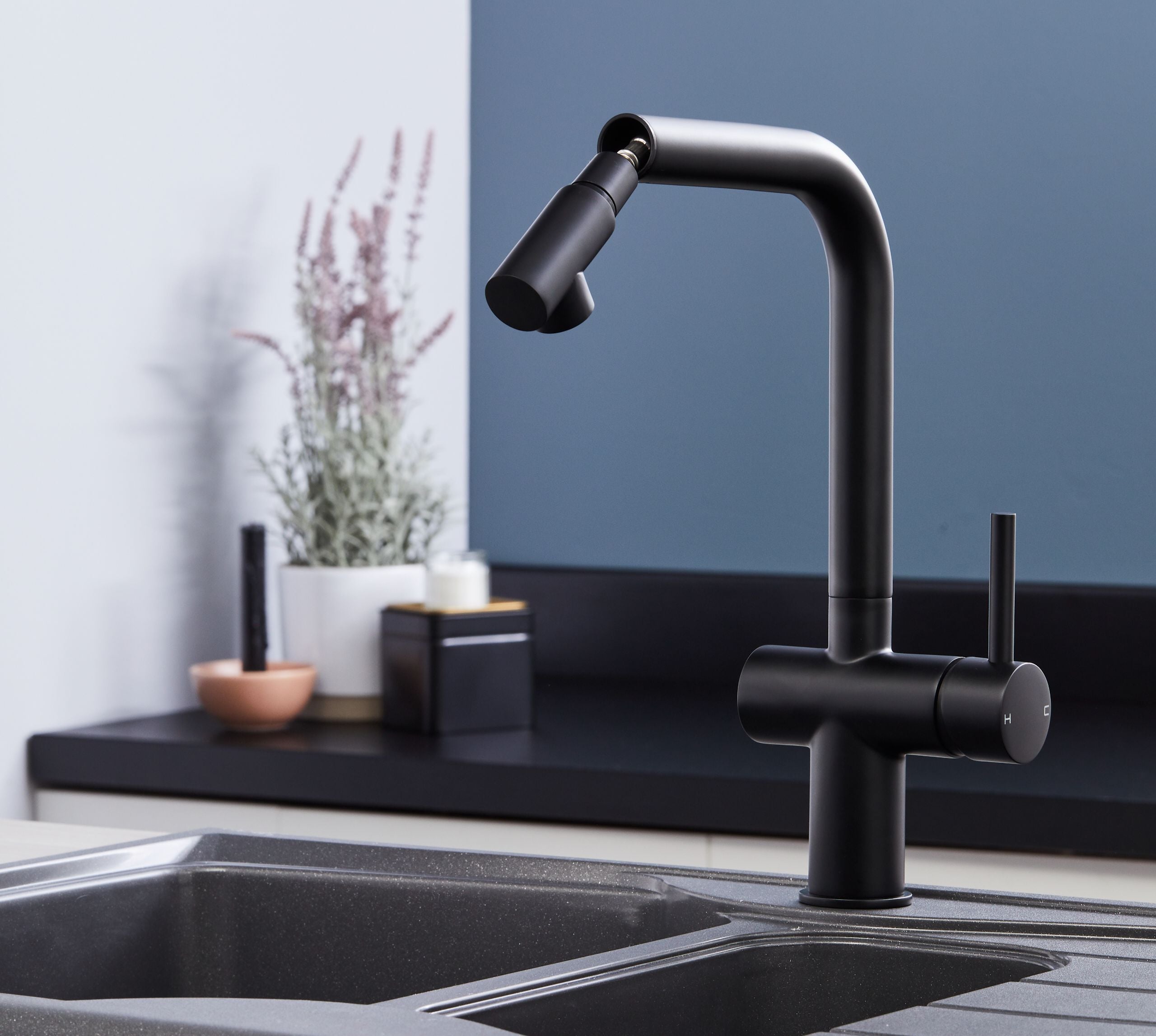 Ingleton L shaped Single Lever Handle Pull Out - Matt Black