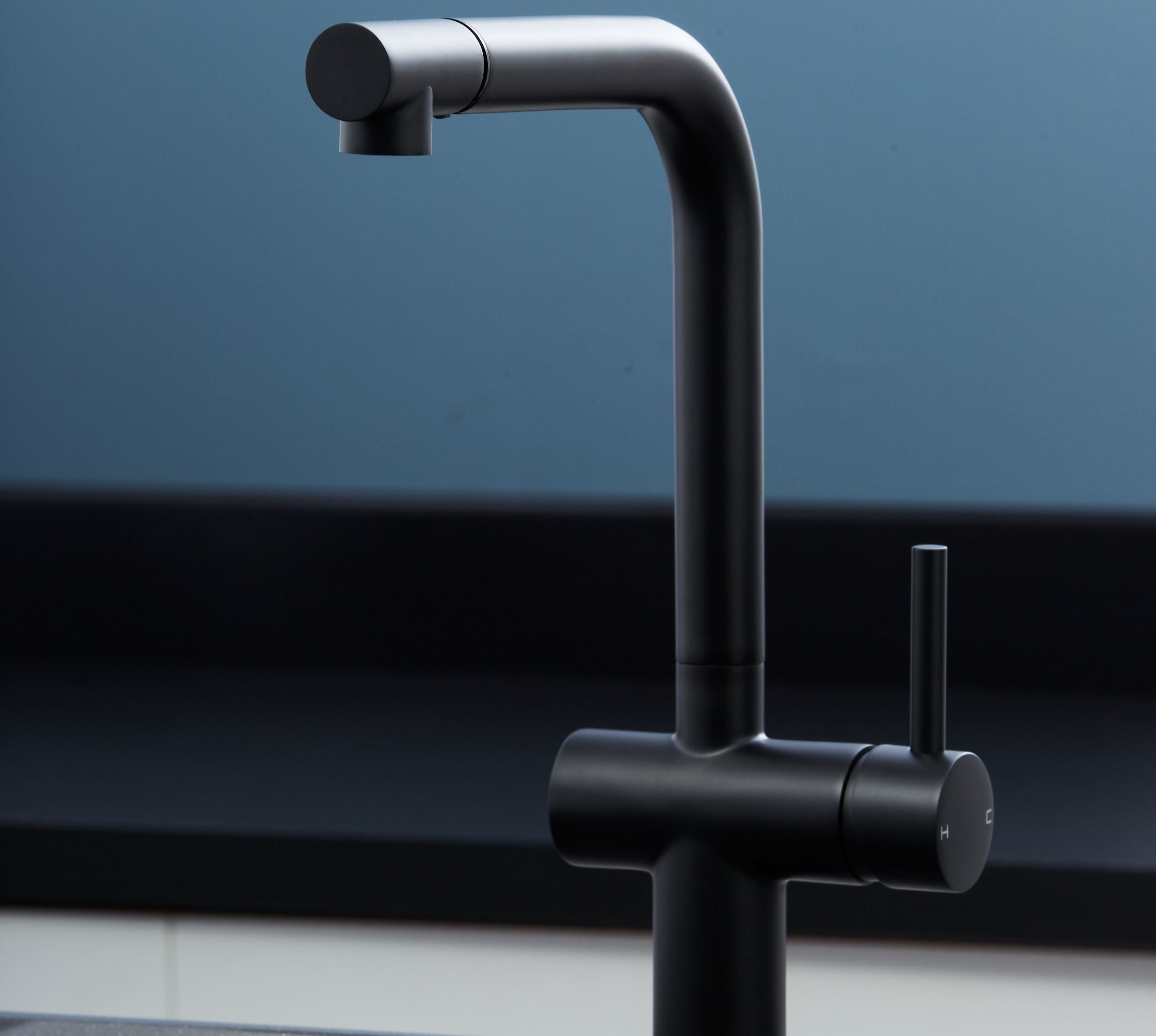 Ingleton L shaped Single Lever Handle Pull Out - Matt Black