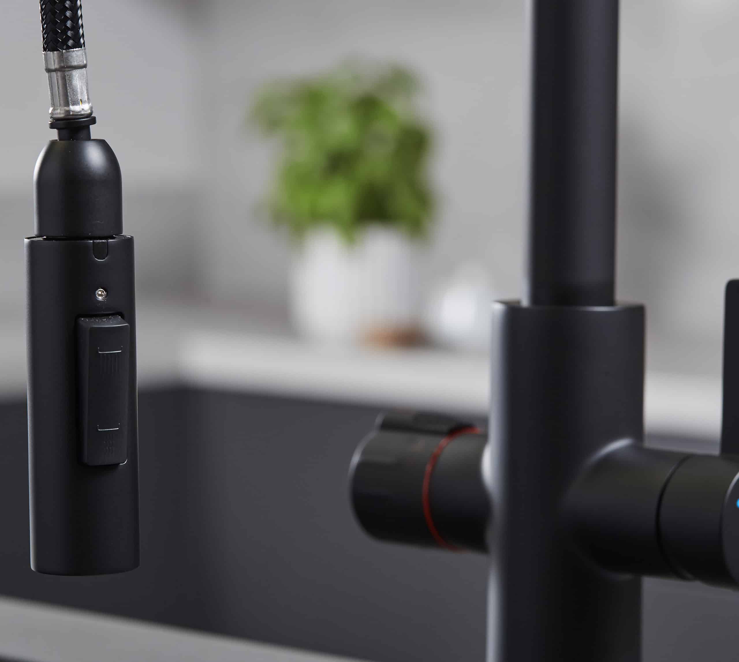 Platinum 4-in-1 Pull-Out: Swan Neck - Matt Black