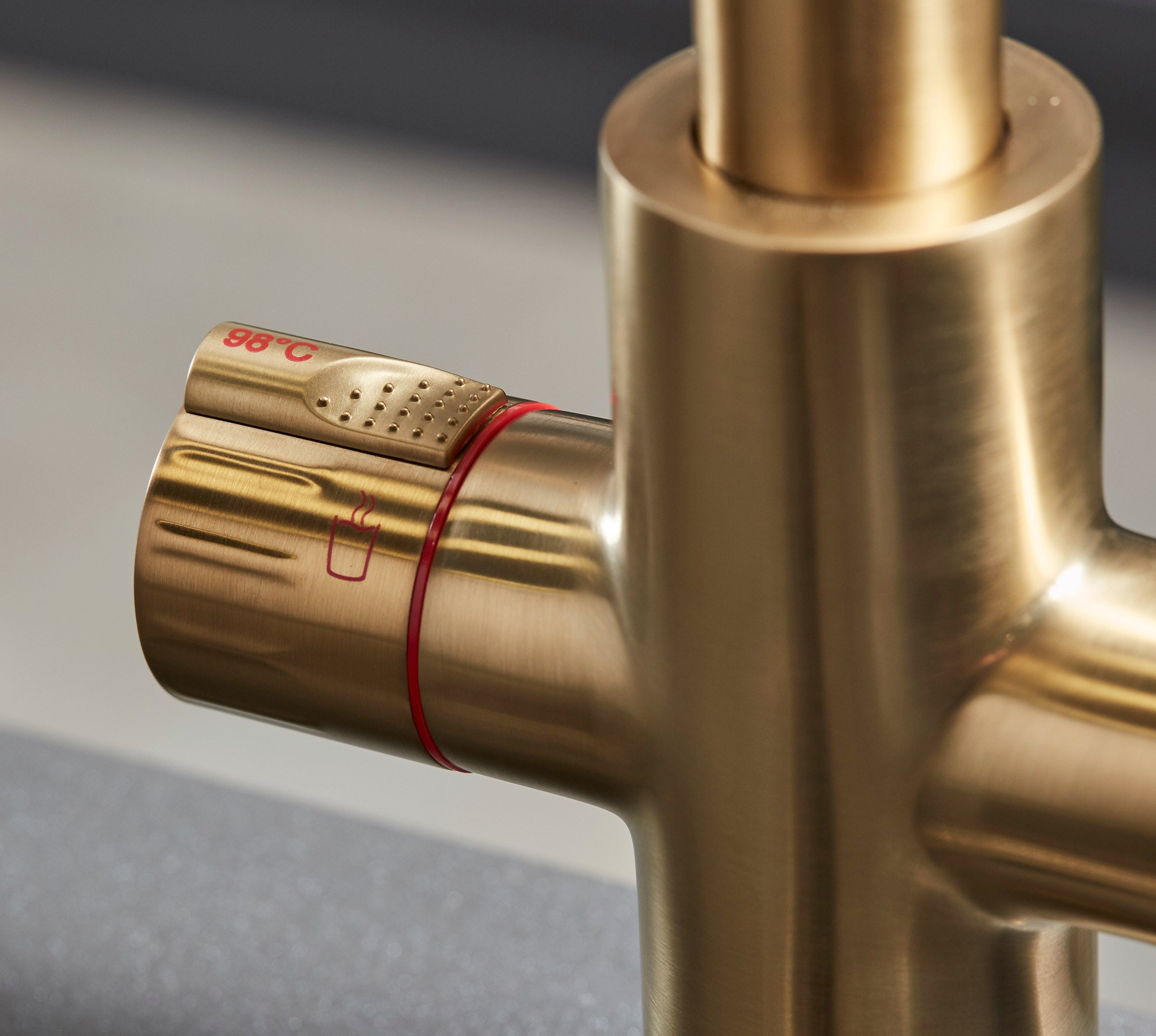 Platinum 4-in-1 Pull-Out: Swan Neck - Brushed Gold