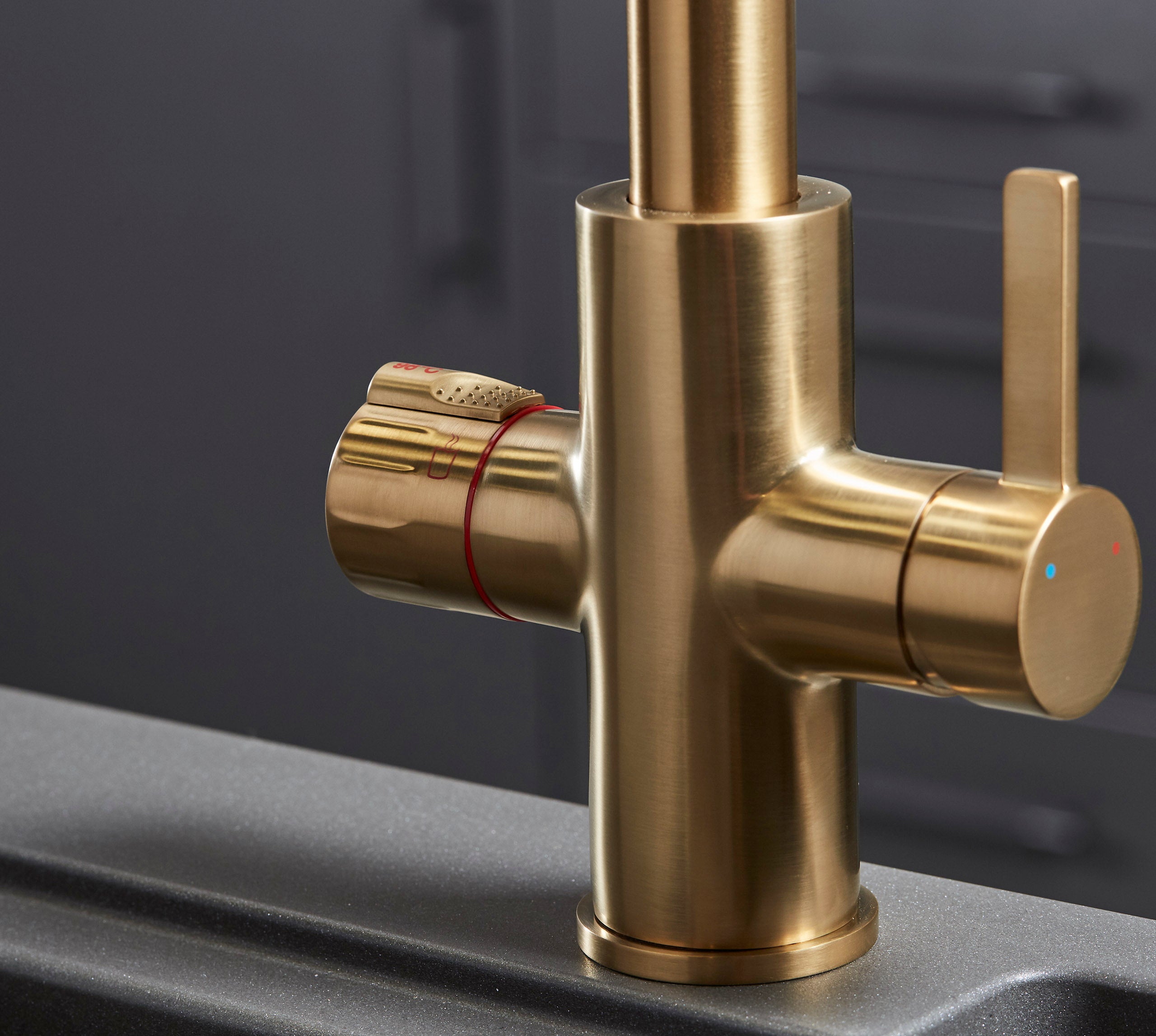 Platinum 4-in-1 Pull-Out: Swan Neck - Brushed Gold