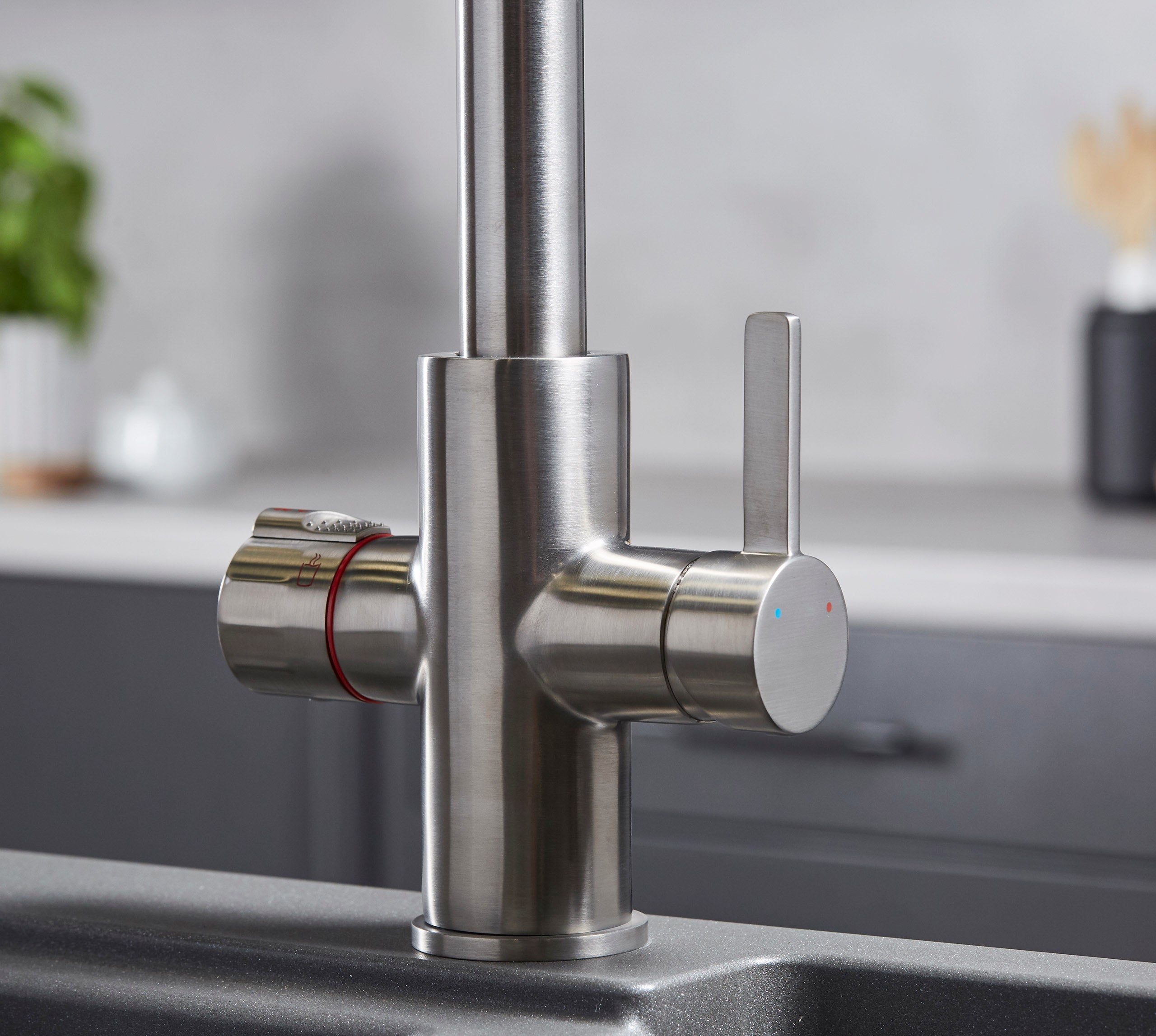Platinum 4-in-1 Pull-Out: Swan Neck - Brushed Nickel