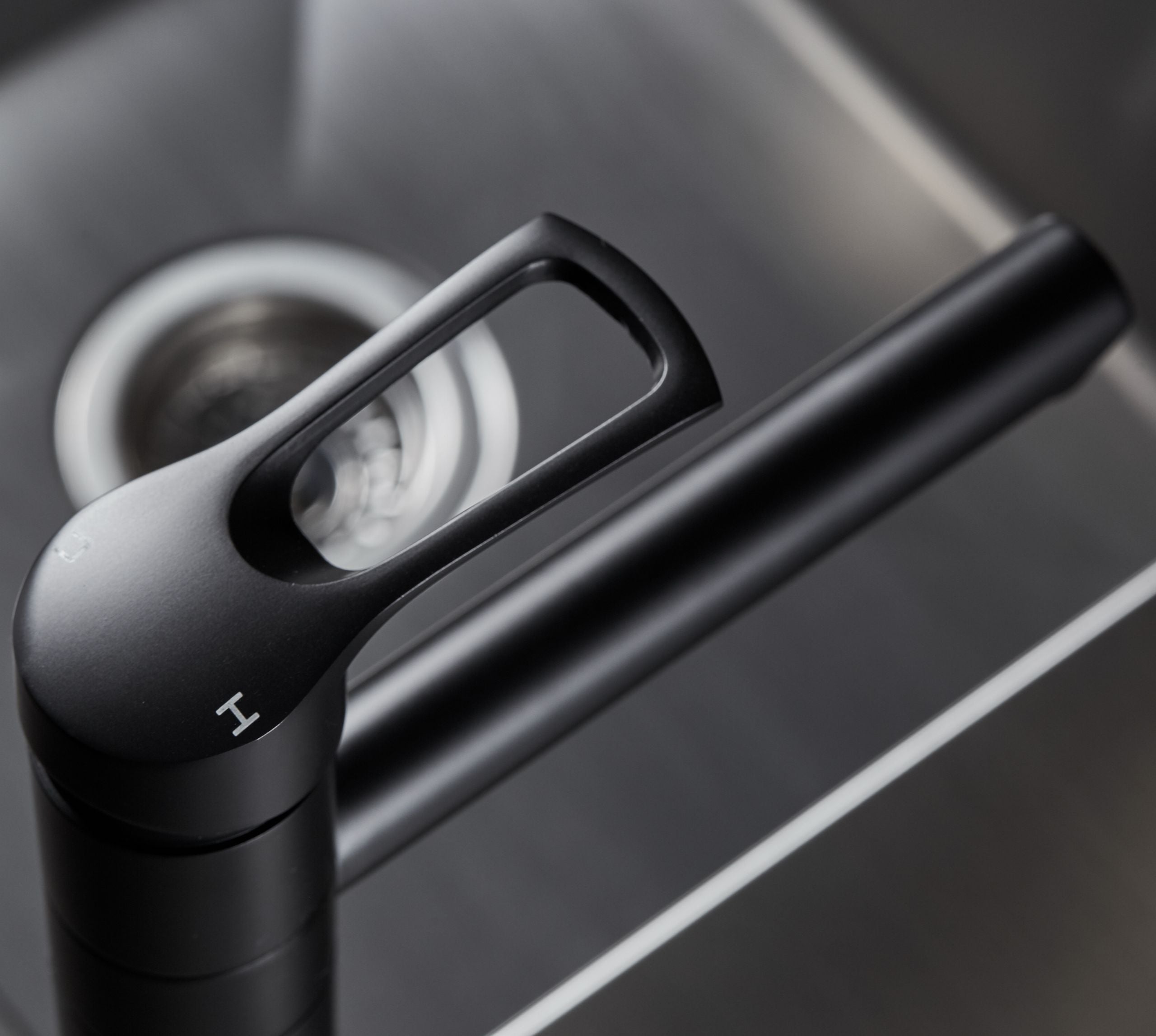 Aysgarth - Mono Bloc Single Tpo Lever , Round Body Tap - Matt Black