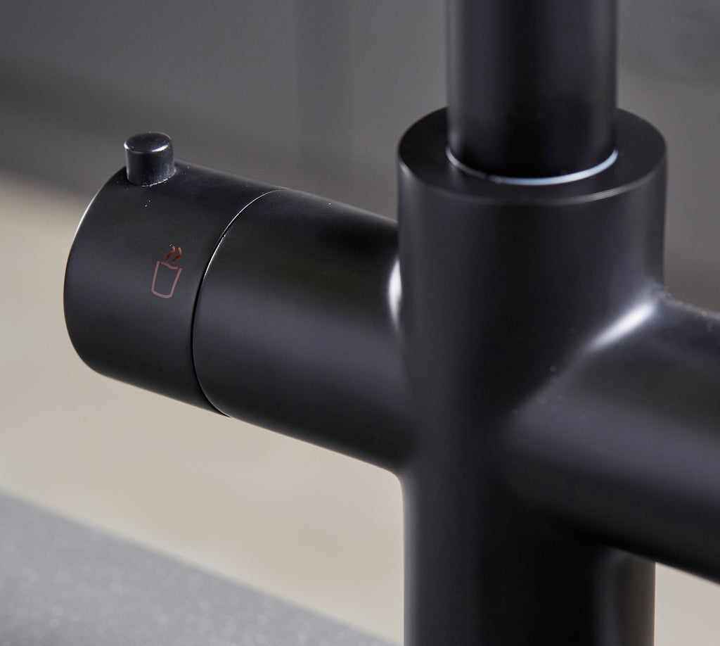 Astra 3-in-1 Pull-Out: Swan Neck - Matt Black