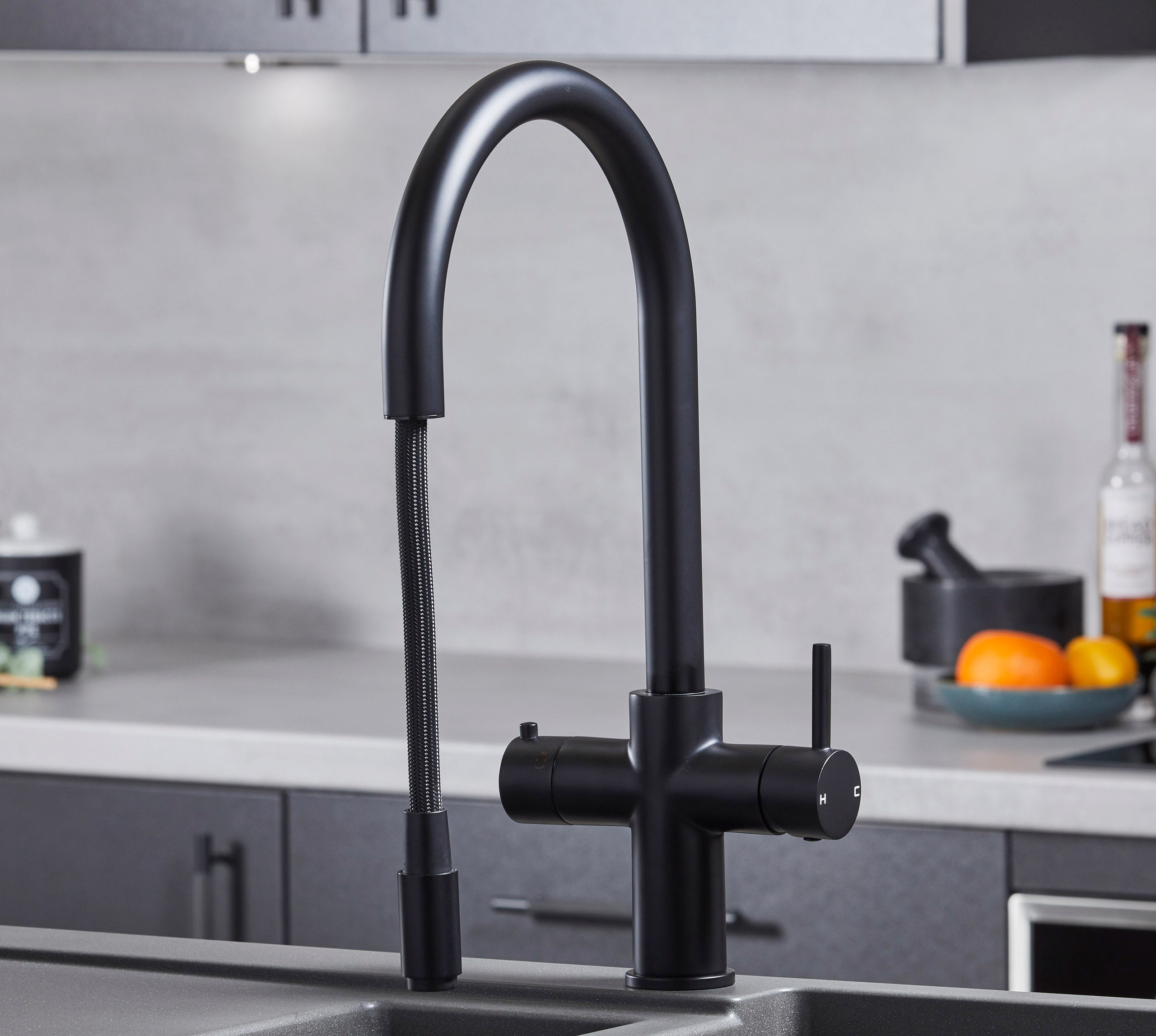 Astra 3-in-1 Pull-Out: Swan Neck - Matt Black