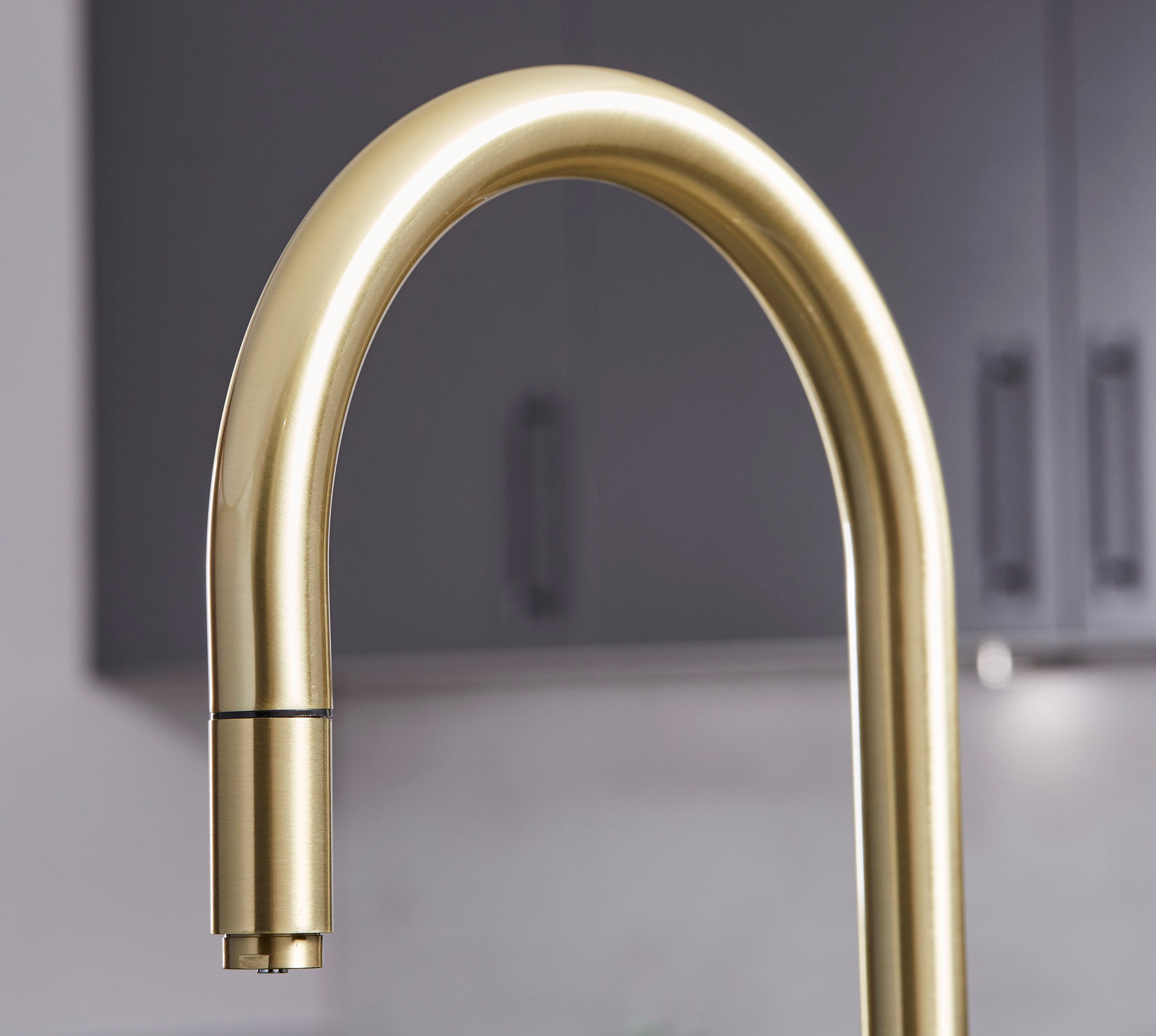 Astra 3-in-1 Pull-Out: Swan Neck - Gold