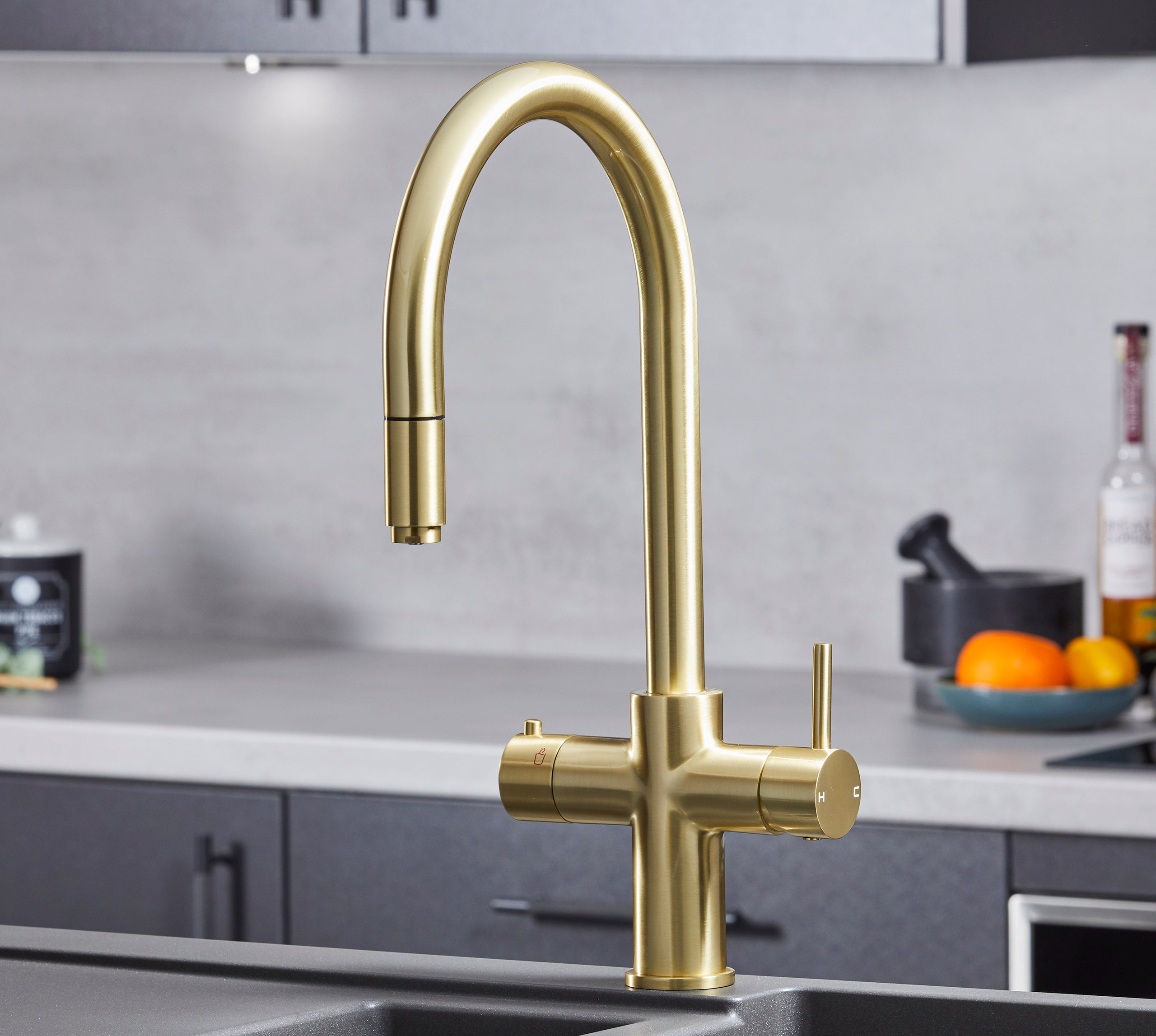 Astra 3-in-1 Pull-Out: Swan Neck - Gold